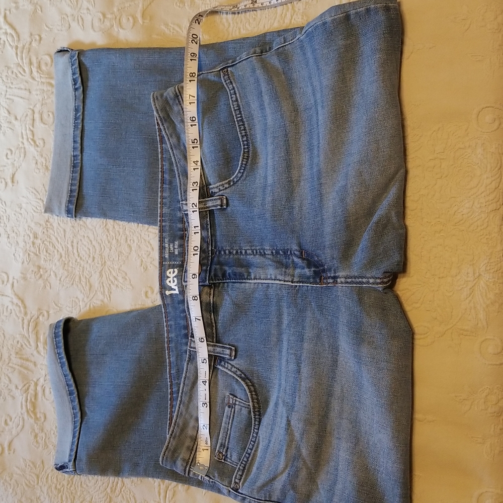 NWOT Lee Regular Fit Capri Mid Rise